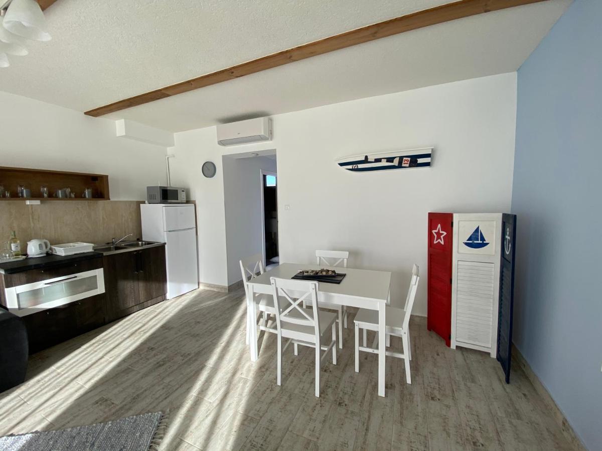 Platan Apartmanhaz Balatongyorok Ngoại thất bức ảnh