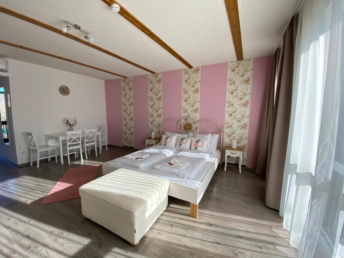 Platan Apartmanhaz Balatongyorok Ngoại thất bức ảnh