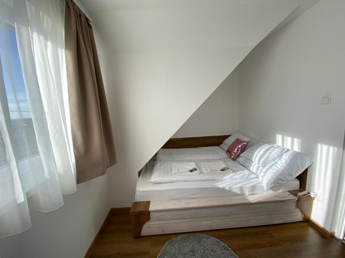 Platan Apartmanhaz Balatongyorok Ngoại thất bức ảnh