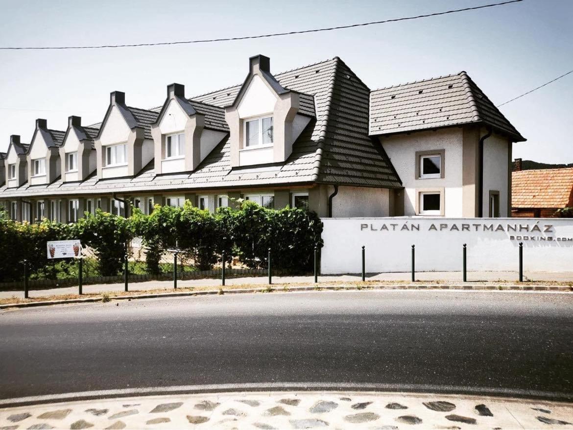 Platan Apartmanhaz Balatongyorok Ngoại thất bức ảnh